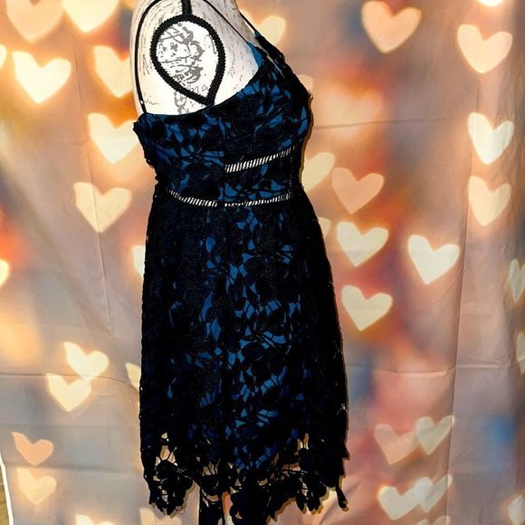 🔥NWT🔥ROMEO & JULIET🔥BLACK/EMERALD LACE DRESS🔥 - Picture 4 of 8